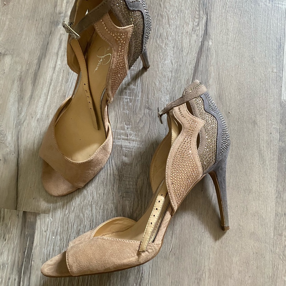 Jessica Simpson Heals - Picture 2 of 2